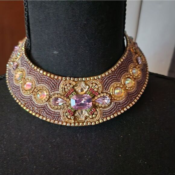 VINTAGE M&J HANSEN LAVENDER GLASS ALEXANDRITE RHINESTONE NECKLACE & EARRING SET - Picture 10 of 12